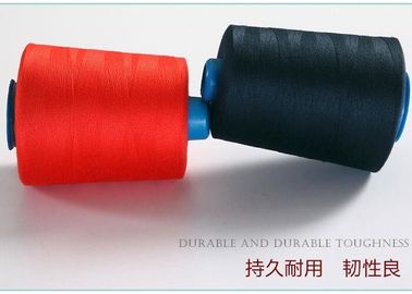 China O anel dos bens de 100% girou a linha de costura 40s/2 do poliéster com os tubos tingidos para a fábrica do vestuário fornecedor